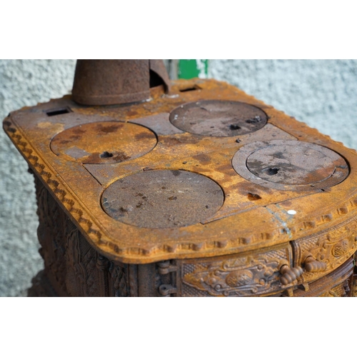 478 - A stunning antique cast iron 'Plantress No 8' stove, in need of some restoration.