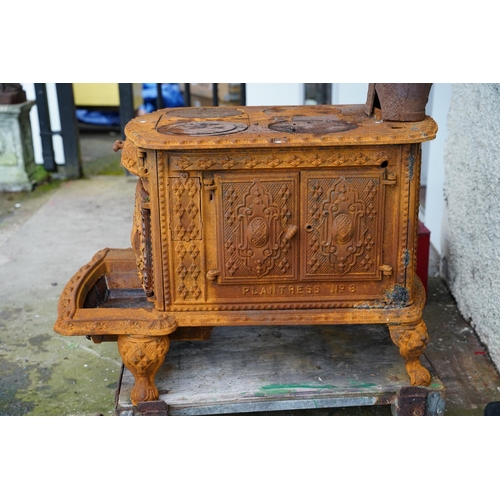 478 - A stunning antique cast iron 'Plantress No 8' stove, in need of some restoration.