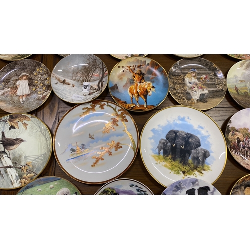 88 - A lot of collectors plates to include Coalport, Royal Doulton, Wedgwood and more.