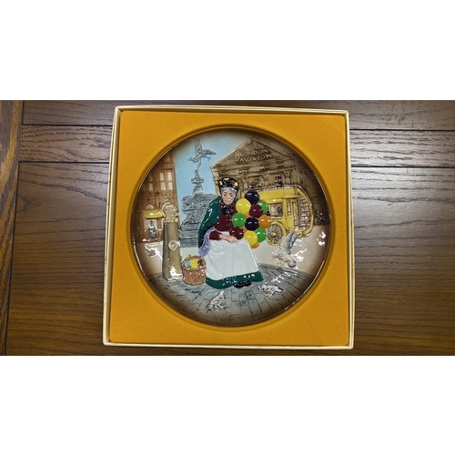 6 - A boxed Royal Doulton 'The Old Balloon Seller' plate D6649.