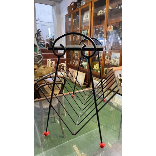 100 - A vintage 'Atomic' wire magazine rack.