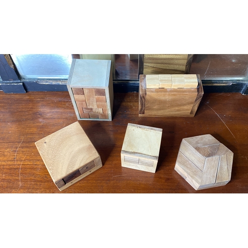 36 - A collection of 5 wooden puzzles.