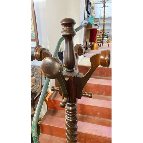 75 - A stunning freestanding hat and coat stand with barley twist column.