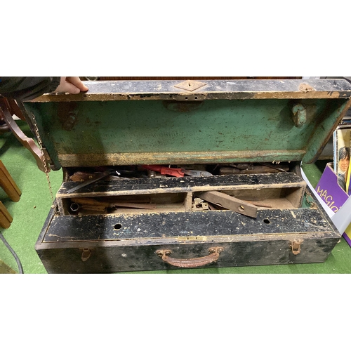 91 - A vintage wooden carpenters tool chest.