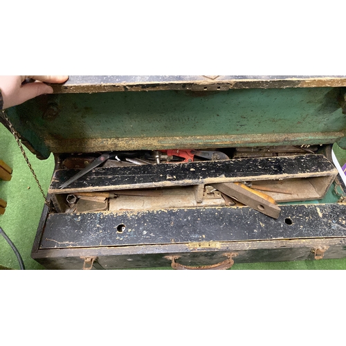 91 - A vintage wooden carpenters tool chest.