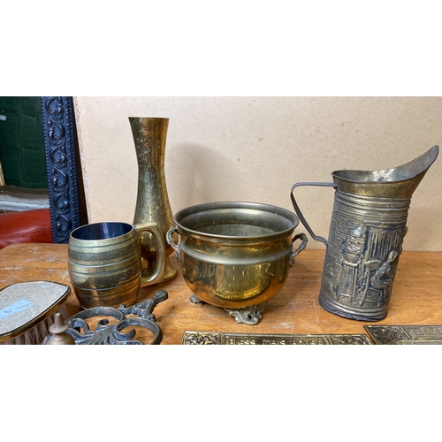 196 - A collection of assorted brass ware etc.