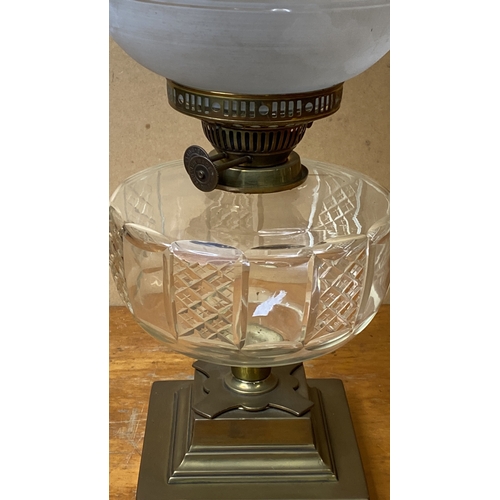 197 - A stunning vintage cottage style oil lamp with etched glass shade.