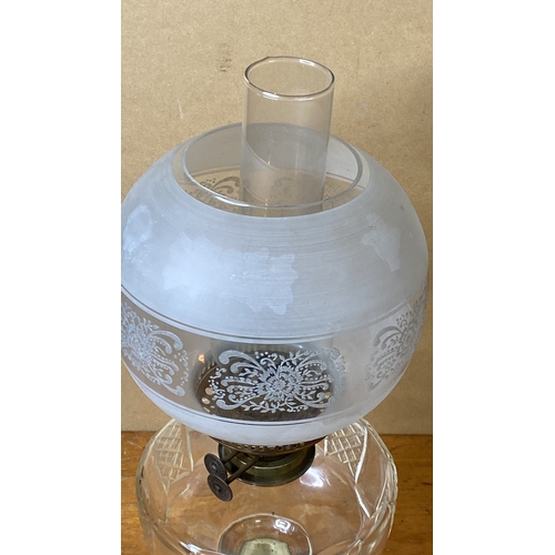 197 - A stunning vintage cottage style oil lamp with etched glass shade.