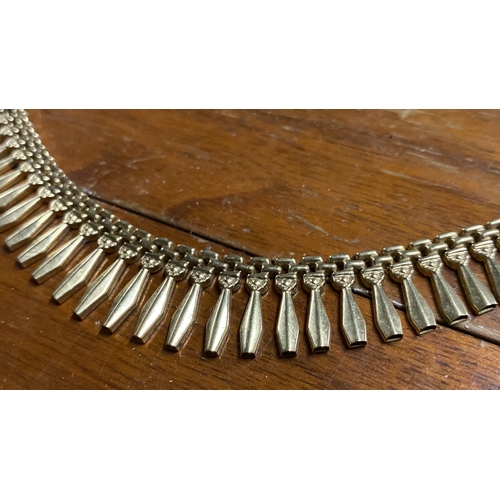 386 - A stunning 9ct gold vintage style necklace, weight 19g.