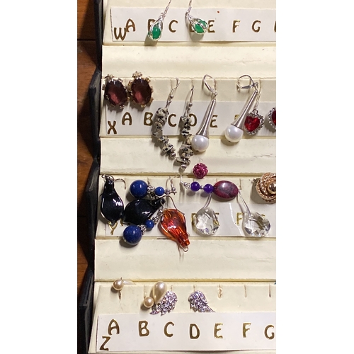 401 - A tray of assorted vintage earrings.