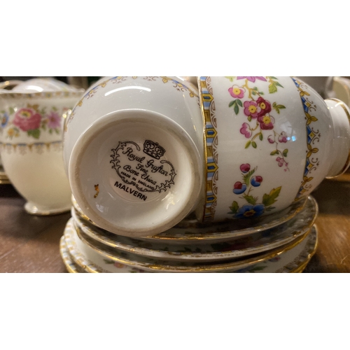 439 - A Royal Grafton 'Malvern' bone china tea and dinner set.