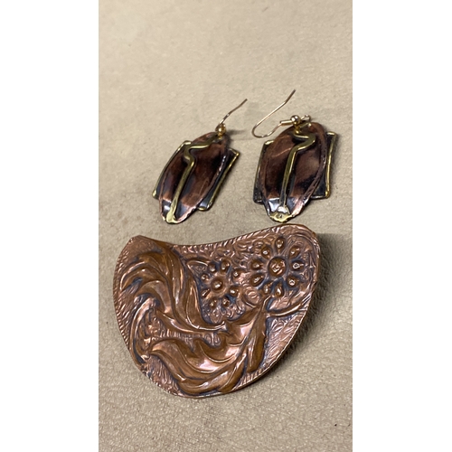 464 - A pair of copper and brass earrings and a copper brooch,