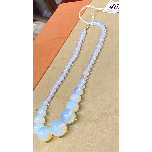 466 - A stunning vaseline glass necklace.