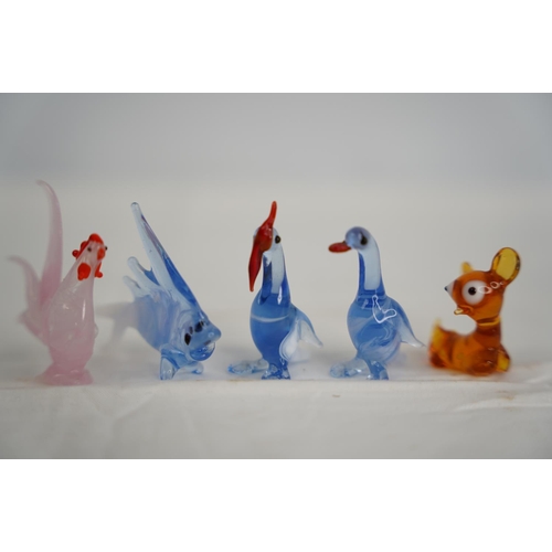 60 - A collection of vintage glass animals.