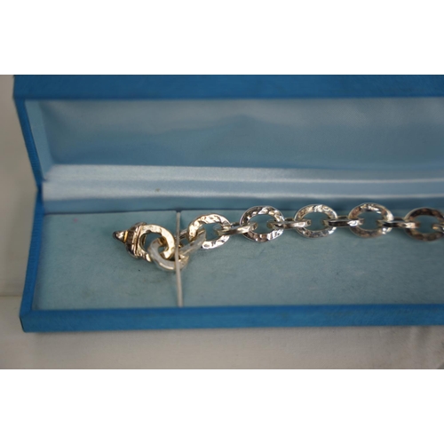 74 - A stunning Sterling Silver bracelet.