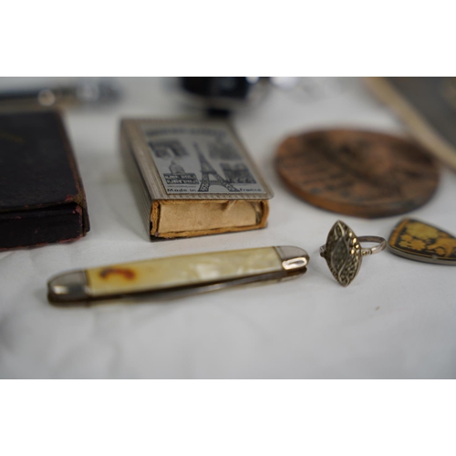 81 - A cased Festival of Britain 1951 collectors coin, a Sterling silver marquisate ring and more.