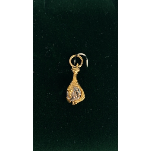 142 - A 9ct gold claw and crystal chain pendant.