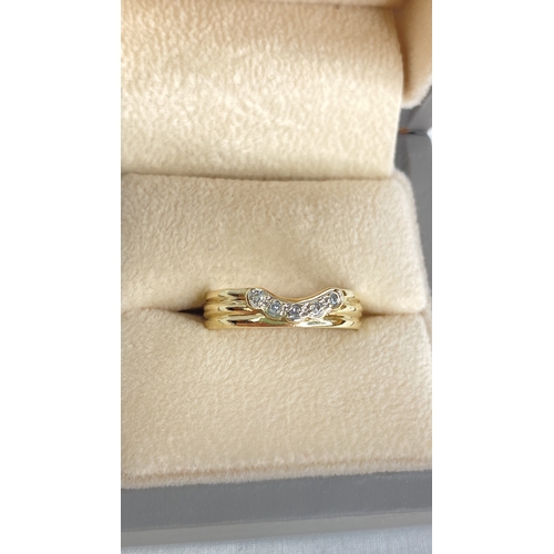 187 - A 9ct gold and diamond ring.