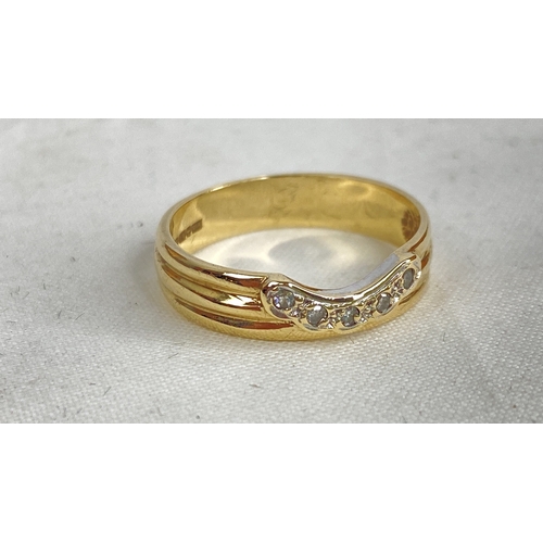 187 - A 9ct gold and diamond ring.