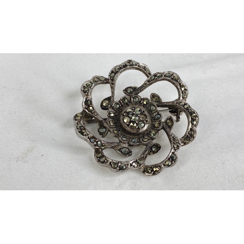 189 - A vintage silver marcasite brooch.