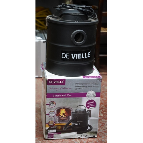 269 - A boxed De Vielle ash vacuum cleaner.