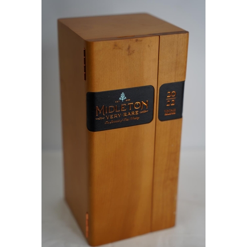 334 - A Midleton 2022 whiskey box.