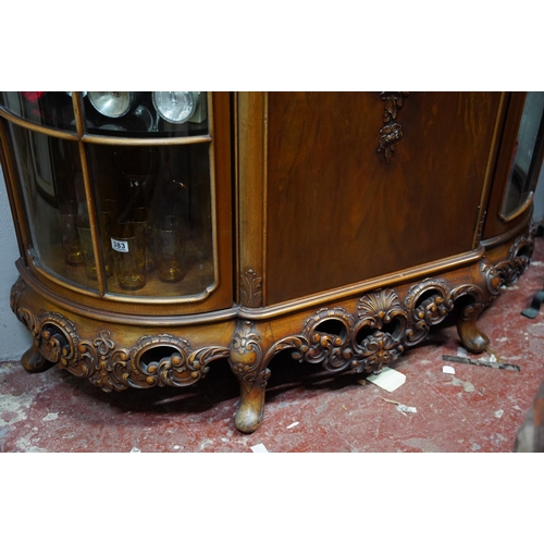 380 - A stunning antique style display cabinet with two curved glass displays either side.