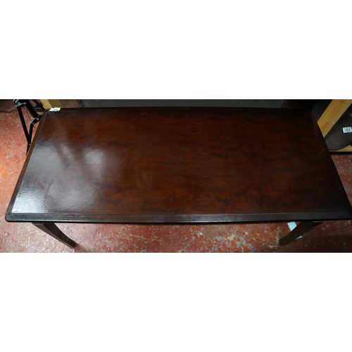 407 - A mahogany coffee table.