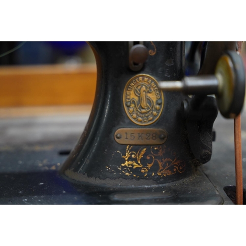 422 - A vintage Singer sewing machine with cast iron base.