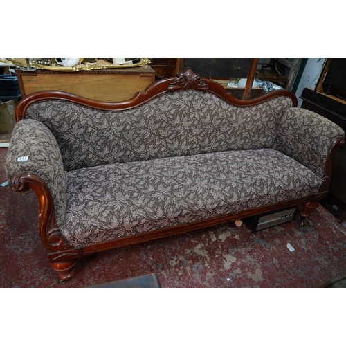 423 - An antique mahogany double end chaise lounge.