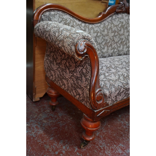 423 - An antique mahogany double end chaise lounge.