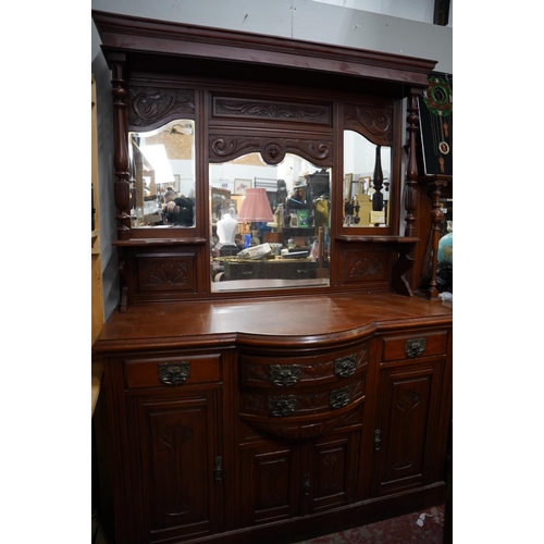 424 - An antique mahogany sideboard/dresser with bevelled glass mirror panels.