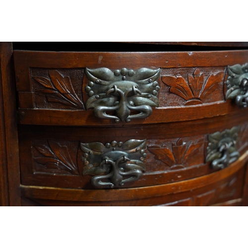 424 - An antique mahogany sideboard/dresser with bevelled glass mirror panels.