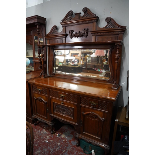 425 - A stunning antique mahogany sideboard with bevelled glass mirror panel and gallery shelf.