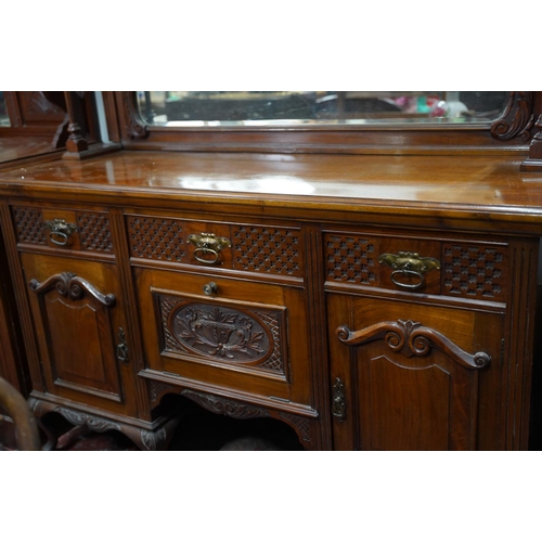 425 - A stunning antique mahogany sideboard with bevelled glass mirror panel and gallery shelf.