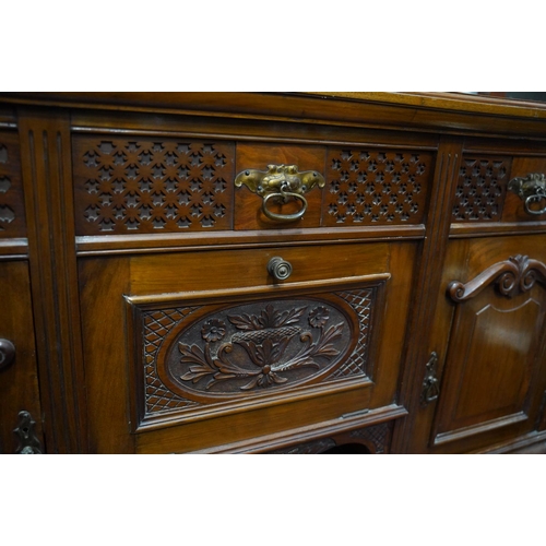 425 - A stunning antique mahogany sideboard with bevelled glass mirror panel and gallery shelf.