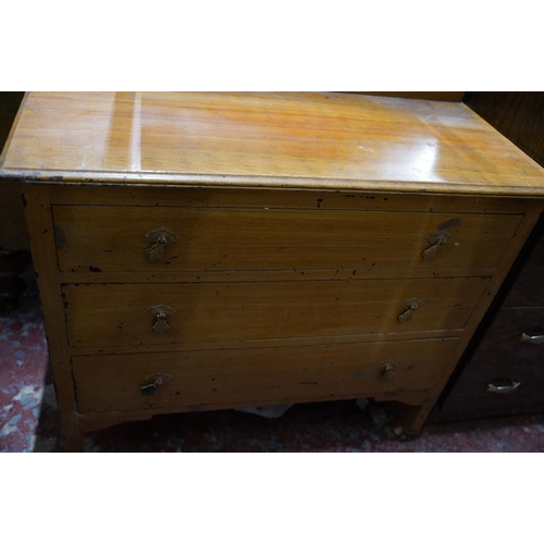 427 - A vintage dressing table.