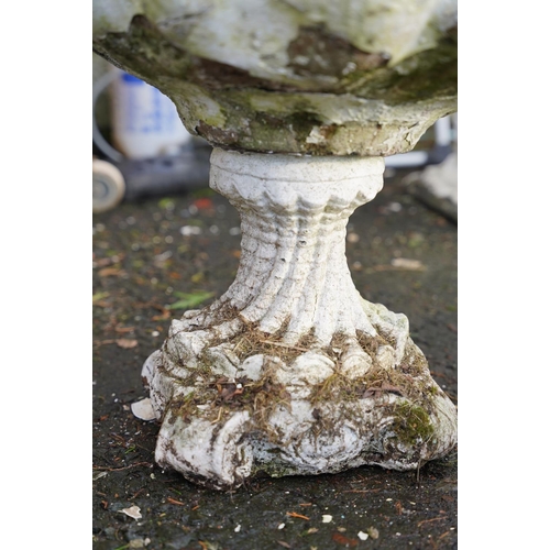 439 - A stunning antique style 'Shell' bird bath.