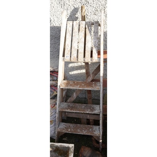 471 - A wooden step ladder.