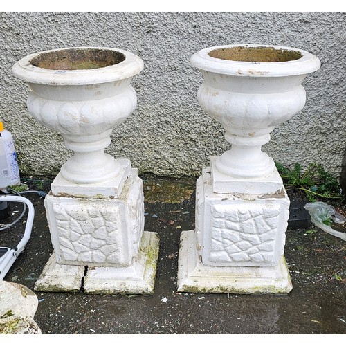 443 - A stunning pair of decorative antique style garden urn planters on raised bases (1 base a/f)