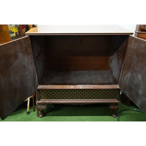 124 - An inlaid walnut style two door drinks/television cabinet with grill panel.