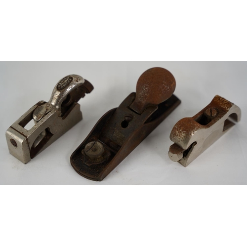 27 - A collection of 3 vintage wood planes, to include a Record No 077A Rabbit plane & more.