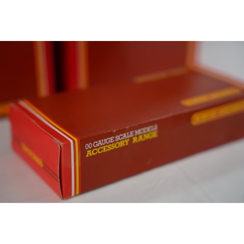 44 - Three Hornby Railway accessory kits - R076 Footbridge Quick Fit Series, R523 Waiting Room Quick Fit ... 