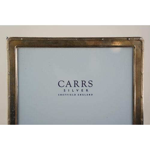 171 - A stunning Carrs Sterling silver photograph frame, measuring 10