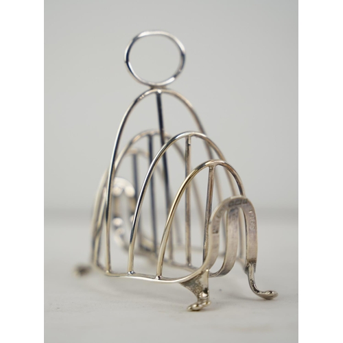 178 - A Sterling silver toast rack, weight 90g.