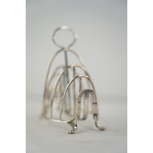 178 - A Sterling silver toast rack, weight 90g.