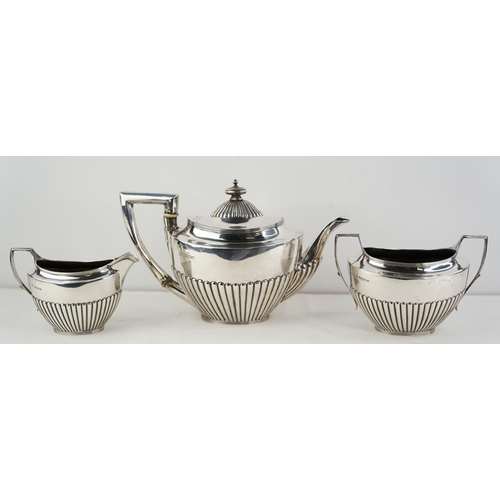 189 - A stunning antique/ Victorian Sterling silver three piece tea service, weighing 1064g.