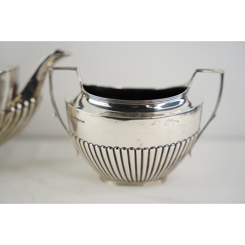 189 - A stunning antique/ Victorian Sterling silver three piece tea service, weighing 1064g.