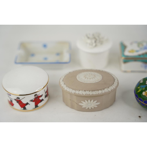 193 - A collection of trinket boxes to include enamel ware, The Royal Collection, Wedgwood and lots more.