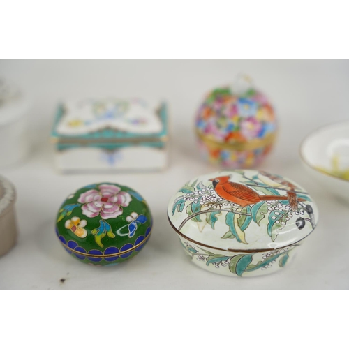 193 - A collection of trinket boxes to include enamel ware, The Royal Collection, Wedgwood and lots more.